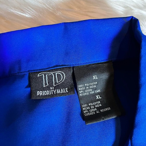 TD By Priority Male - 90’s Dragon & Doberman Graphic  Button Down Shirt - Picture 5 of 6